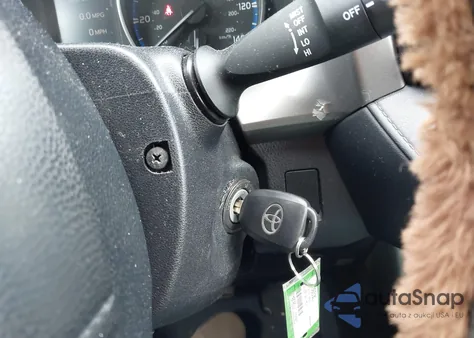 2018 Toyota Rav4 Le z USA, uszkodzony, nr VIN JTMBFREVXJJ193902